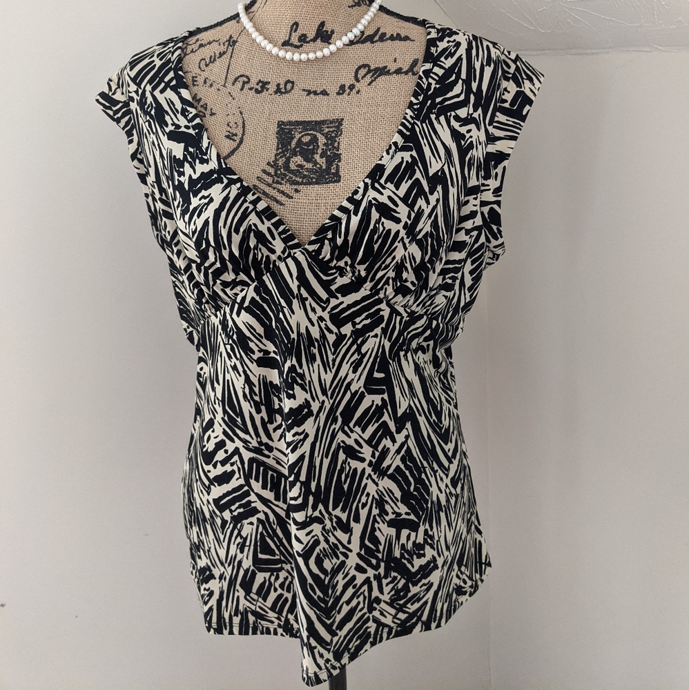 BCBG Paris sleeveless vneck tank blouse top XL
